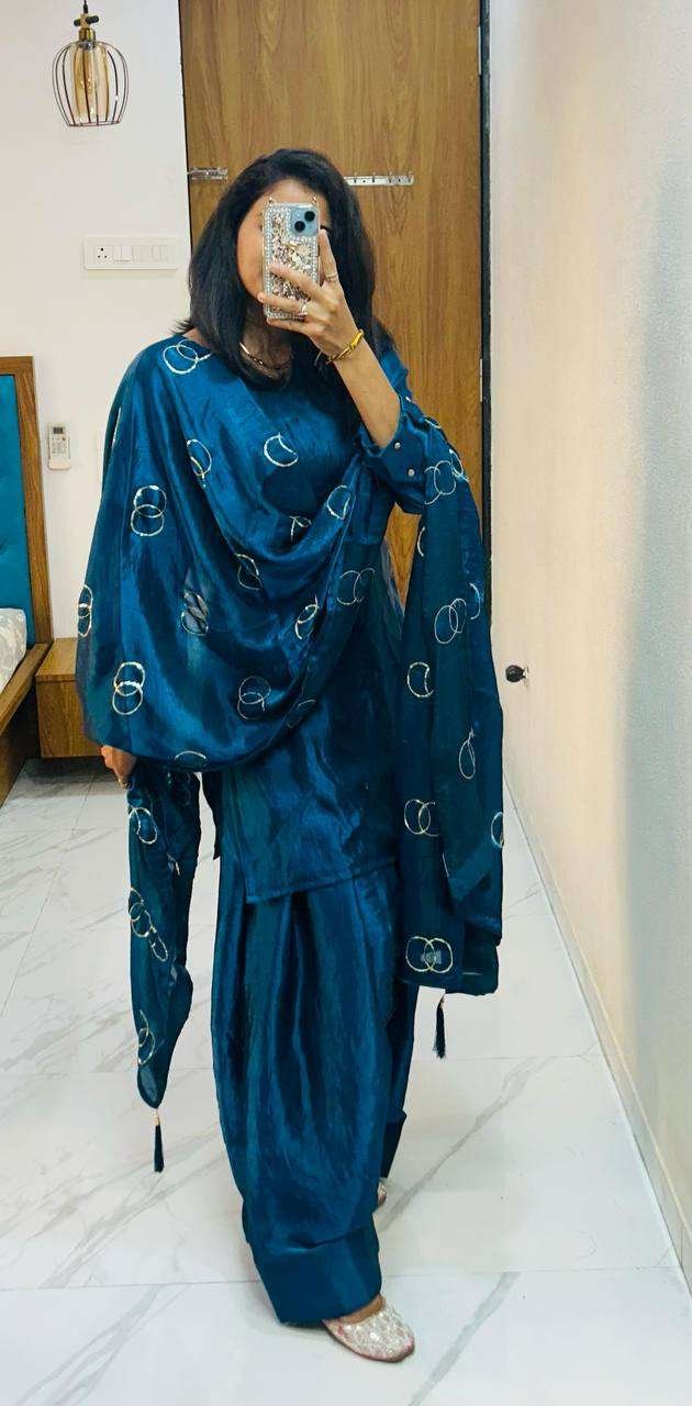 SFIJgo.jpg Women's Fendi Silk Solid Muslim Straight Kurti With Pant and Dupatta set - Image 6