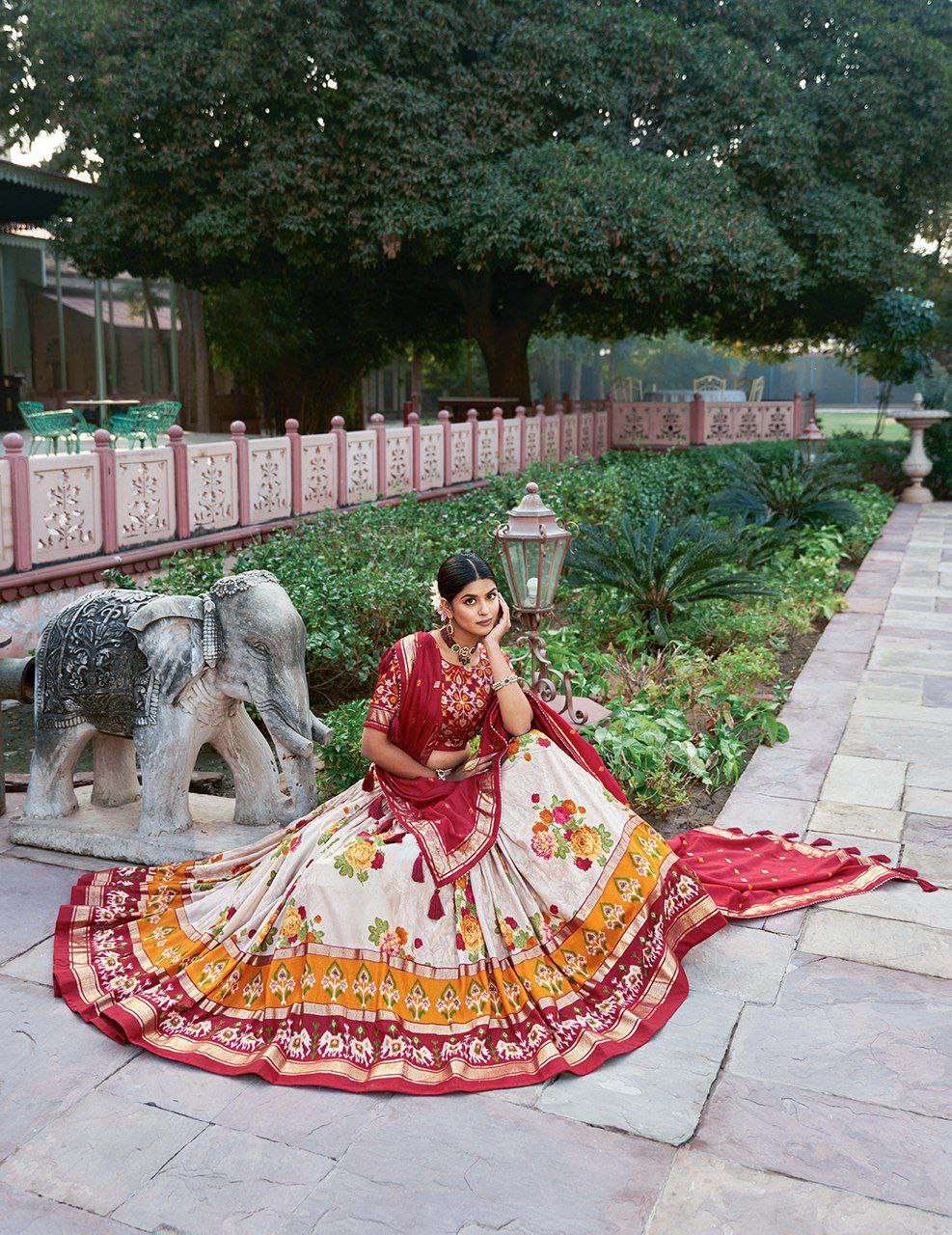 X1sC5Y.jpg Women's Patola Print Tussar Silk Lehenga Choli Dupatta Set - Image 4